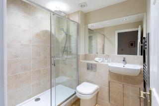 Bright Tower Bridge Nest - 7