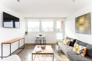 Bright London Bridge Apartment - 0