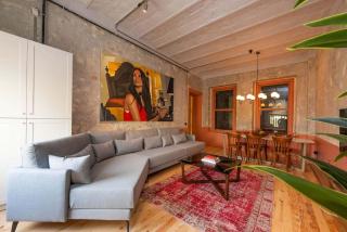 Penelope's Loft - Just Renovated 5Br in City Centre - 0