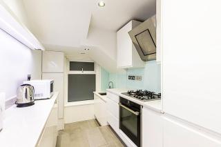 Charming Two-Bedroom Flat in West Hampstead - 4