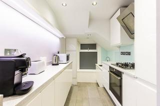 Charming Two-Bedroom Flat in West Hampstead - 5