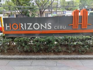 1 BR, 48th Floor of Horizon 101, corner with sea view and mountain view - Cebu City - 0