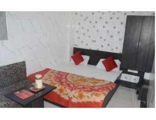 Hotel Neha Palace, 200m from Mahakaleshwar Jyotirlinga Temple, Ujjain - Ujjain - 1