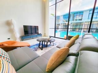 Pool Access Massive Townhouse - 3