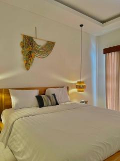 Best Location! 2BR Canggu Villa, 5 Mins to Beach & Hotspots - 3