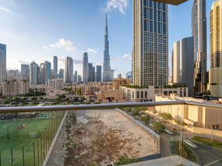 Elegance Above the Skyline Furnished 2-BR with Direct Burj Khalifa Panoramas by Petals Holiday Homes - 7