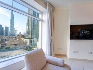 Elegance Above the Skyline Furnished 2-BR with Direct Burj Khalifa Panoramas by Petals Holiday Homes - 4