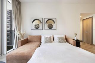 Chic 2 Bed Near Trade Centre with 5 Star Amenities - 4