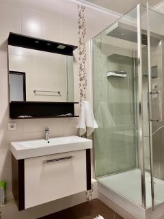 205 Очень теплая 3 комн квартира у Байтерека с 3 большими кроватями и раскладным диваном для 1-8 человек - Astana - 1