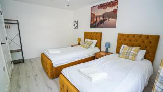 Easy 2 Manage 4Bedroom House with Complimentary Parking - 3