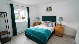 Easy 2 Manage 4Bedroom House with Complimentary Parking - 4