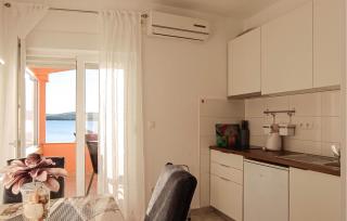 Stunning Apartment In Turanj - Turanj - 4