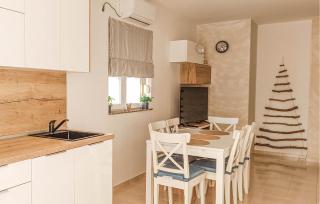 1 Bedroom Nice Apartment In Turanj - Turanj - 3
