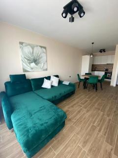 Modern 1BR Apart with Hill View & Parking - Plovdiv - 0