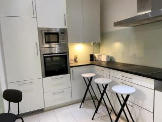 Luxury Serviced 3-Bedroom Flat in Vienna's 1st District - 1