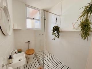 cute, sun-soaked apartment above the sea - 1
