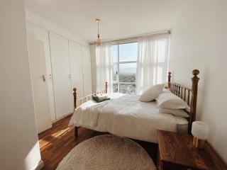 cute, sun-soaked apartment above the sea - 6