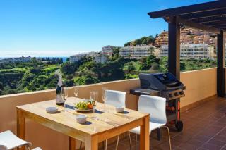 3 bedroom, top floor with fantastic terrace and pools - Sitio de Calahonda - 3