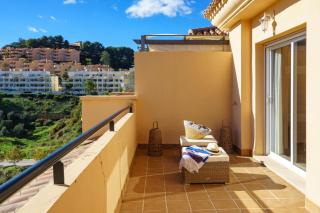 3 bedroom, top floor with fantastic terrace and pools - 5