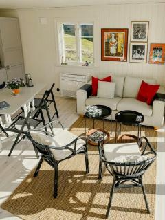 New Timber Holiday Home With Bay Views - Kungshamn - 7
