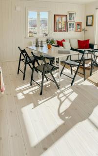 New Timber Holiday Home With Bay Views - Kungshamn - 1
