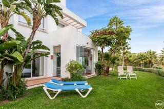 ViVi Homes - Casa Sereno - lagoon - pool - garden - view - Estepona - 8
