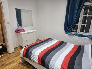 2 Bedroom Flat - Travel Direct to Heathrow/Central - Londra - 0
