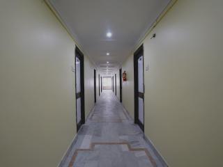 Goldhorn Hotels & Banquet Mehdipatnam Near St Ann's college - 4