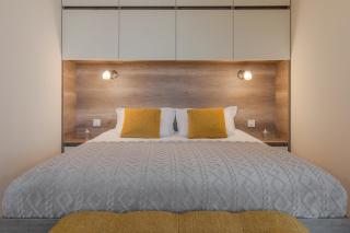 Yellow Oasis - Stylish City Stay - 7