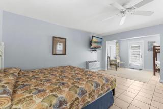 Salt Life Bungalow - Panama City Beach - 9