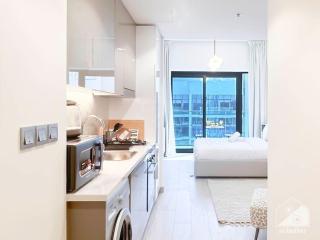 Elegant Stay in Meydan Balcony & Stunning Views - 9