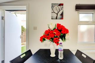 Luxury Studio Cabin - Central Location - Parking - 9