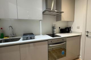Luxury Studio Flat Hounslow Central - Hounslow - 3