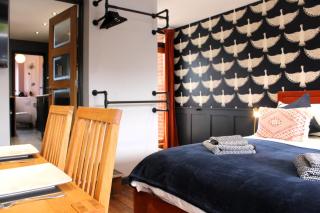 Stylish Escape With Wood-Fired Hot Tub - Norwich - 5