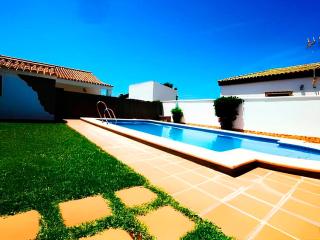 Chalet con piscina compartida y jardín privado - Cadice - 9
