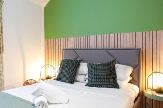 Leah Suite - Chique 2BR Apartment with Pool Table, Parking & WIFI - 3