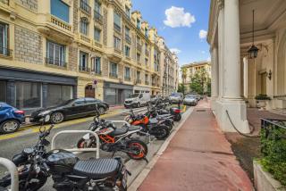 Lavie Maison Hot Tub and AC - 1