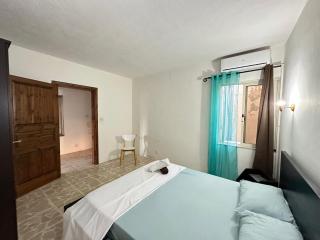 F63 Room with sharing Bathroom near the Beach Sliema in sharing Apartment - 1