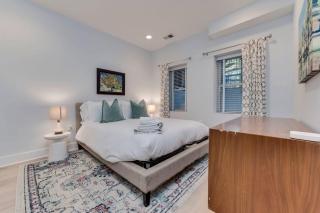 Luxe 2BD2BA Townhouse in Hip Area - Near Metro - 3