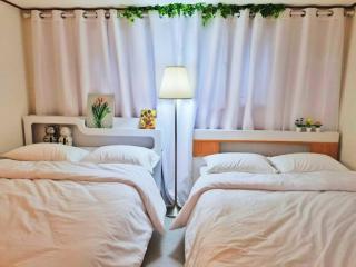 Seoul, 3 rooms, Gimpo Airport, free parking, 1 PM check-out, super close to the station, 10 people, warm accommodation, 4 beds, Hongdae, Jongno, Myeongdong - Seoul - 6