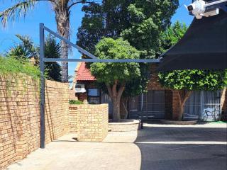 Hillcrest Hosting AirBnB - Kimberley - 2