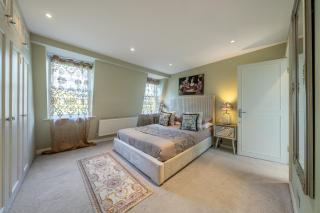 MASSIVE 200 SqM 3-Bedroom VILLA - Londra - 8