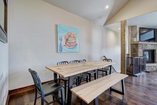 Luxury Home - Sleeps 10 - Fireplace & Mountain View condo - 4