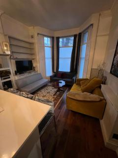 Stunning Holland Park 2 BR - sleeps 6 - 4