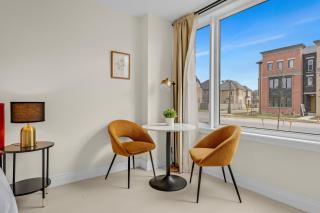 Bright & Stylish Modern Townhome in Oakville! - 9