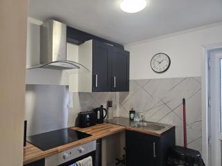 Cosy Studio in Heart of Bridgend - 9