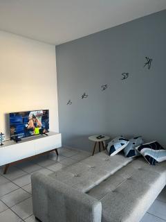 NOVIDADE! Enseada Azul, Apto com churrasqueira, área gourmet e Ar condicionado a 150m da praia - 6