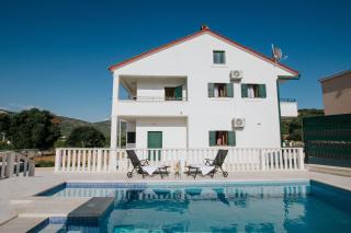 Geräumiges Ferienhaus Mit Pool Für 9 Personen - Vrsine - 8