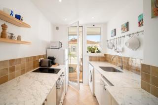 REF 1960 - Cannes Center - Croisette - 5