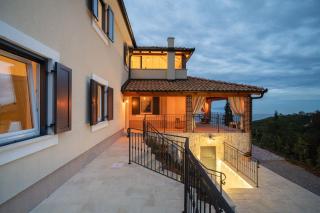 Villa Antonia Mit 180 Grad Panorama Meerblick - Zagorje - 2